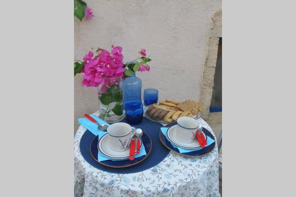 Blue Door Apartment Monemvasia Ngoại thất bức ảnh
